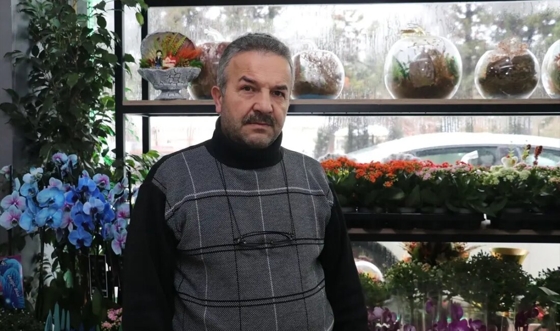 Sakarya'da çiçekçilik alanında 45 yıllık deneyimiyle tanınan Erdoğan Midilli'nin ilham