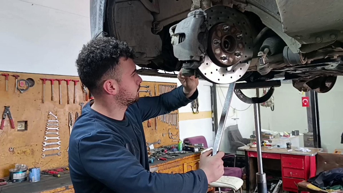 Sakarya'da esnaf ve sanayicilerin karşılaştığı eleman ve çırak sorunlarını ele