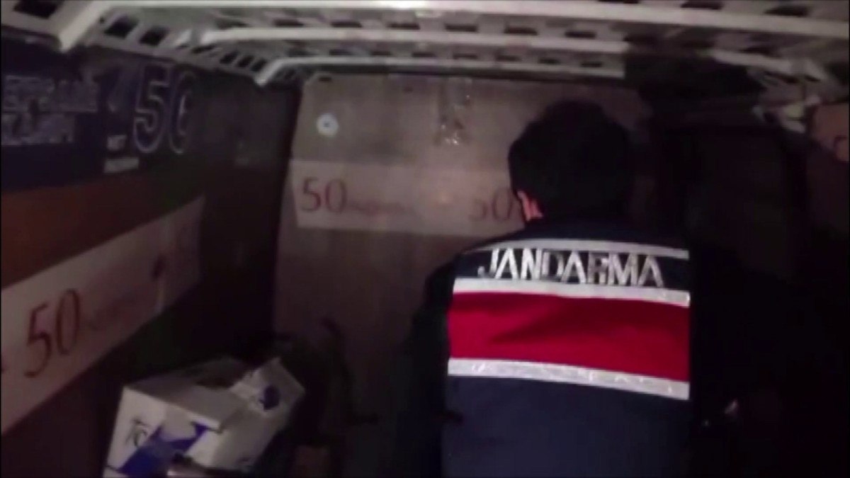 Sakarya'da Kaçak Sigara Operasyonu: İki Şüpheli Yakalandı