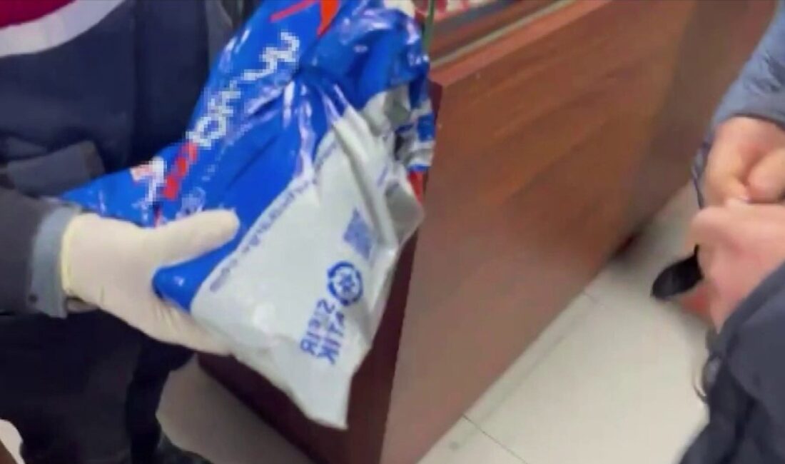 Sakarya'da gerçekleştirilen kaçak sigara operasyonunda, iki şüpheli yakalandı. Operasyona ilişkin