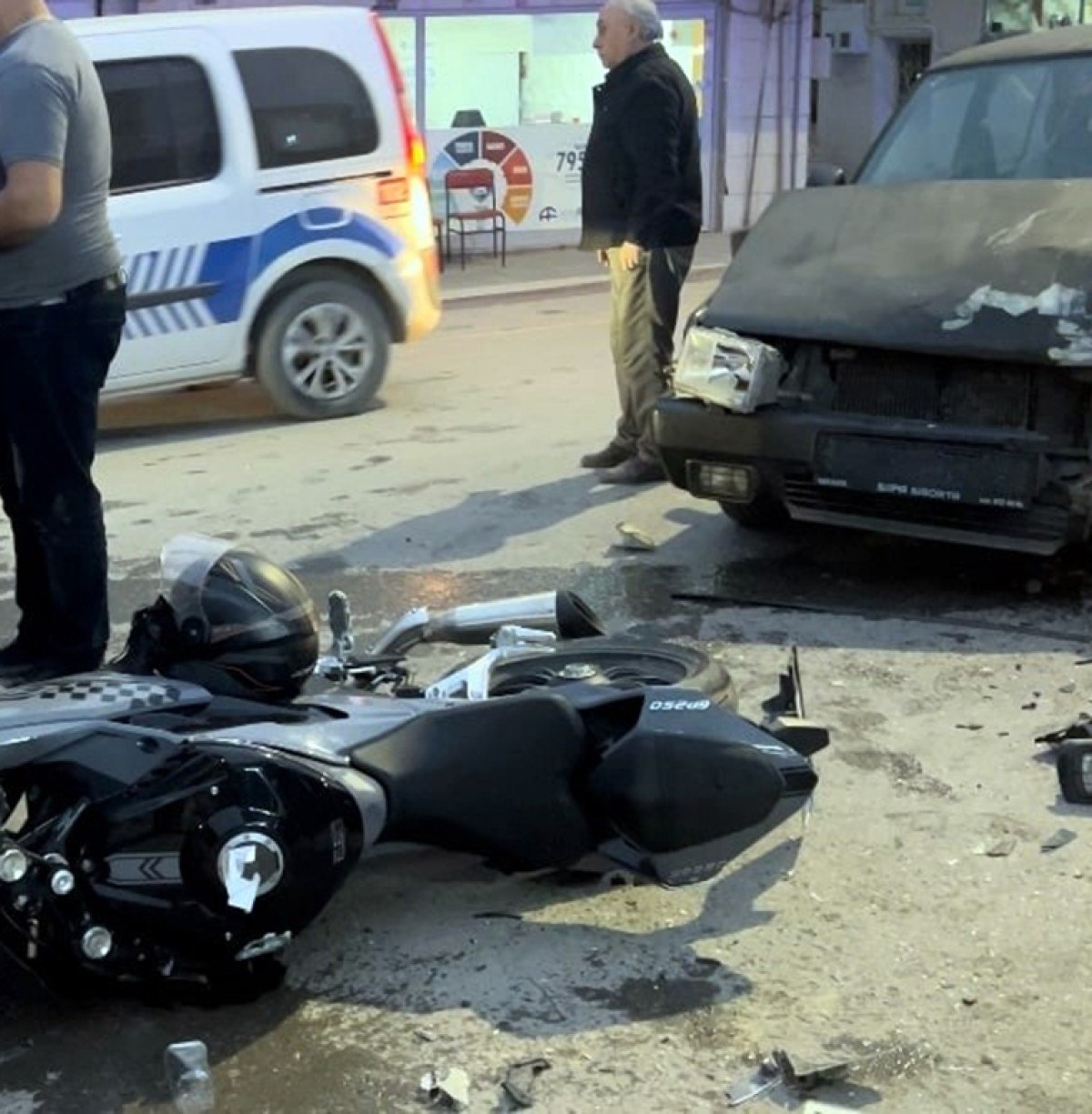 Sakarya'da Ters Şeride Giren Araçla Motosiklet Çarpıştı