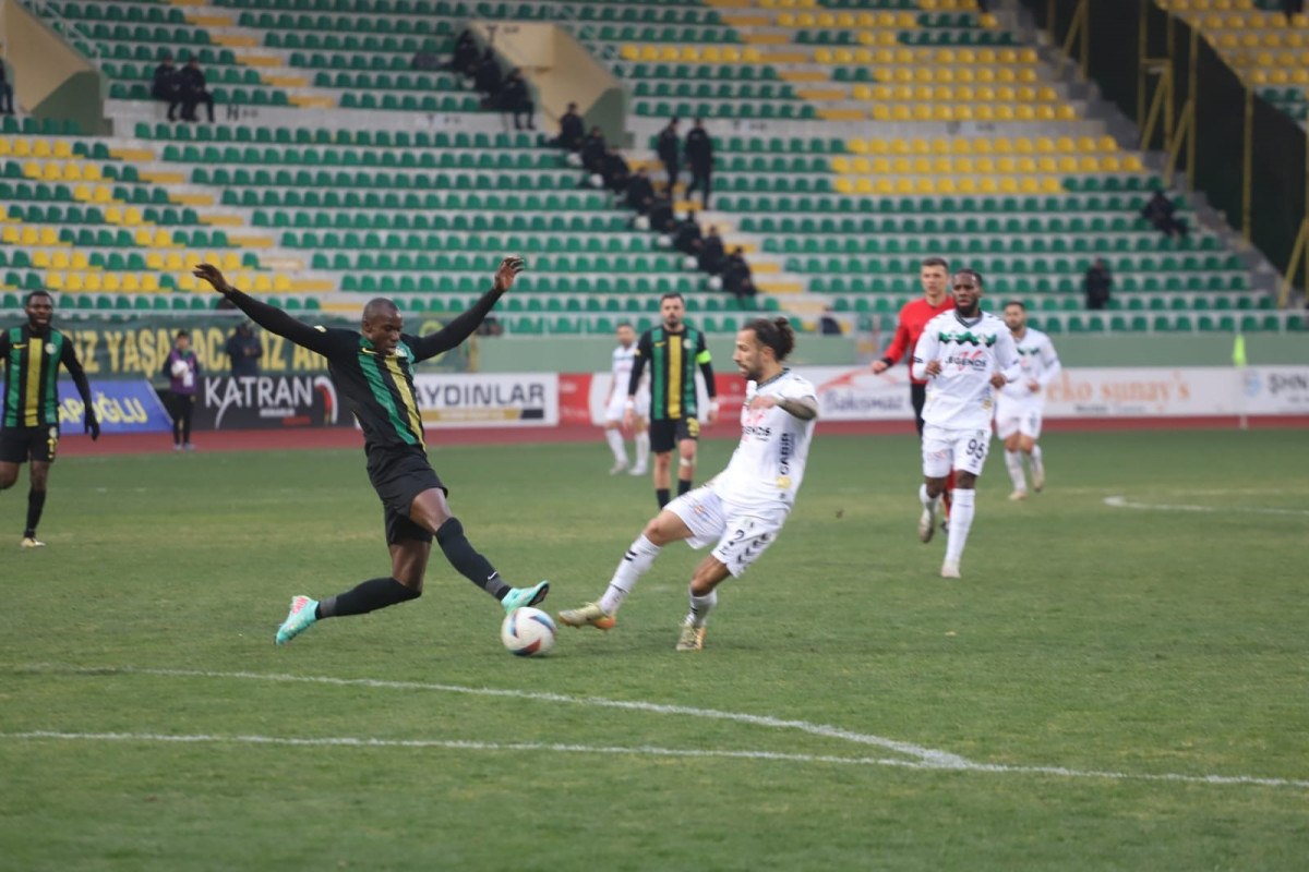 Sakaryaspor, Şanlıurfaspor'u 1-0 Mağlup Etti