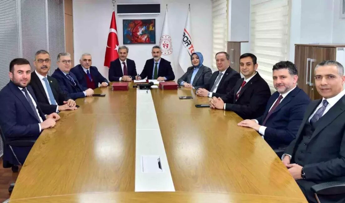Sakarya Büyükşehir Belediye Başkanı Yusuf Alemdar, Ankara'da Sakarya'nın 16 ilçesine