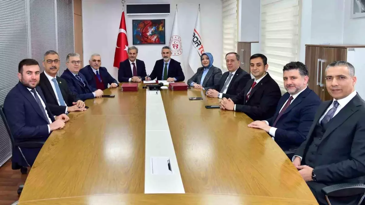 Sakarya Büyükşehir Belediye Başkanı Yusuf Alemdar, Ankara'da Sakarya'nın 16 ilçesine