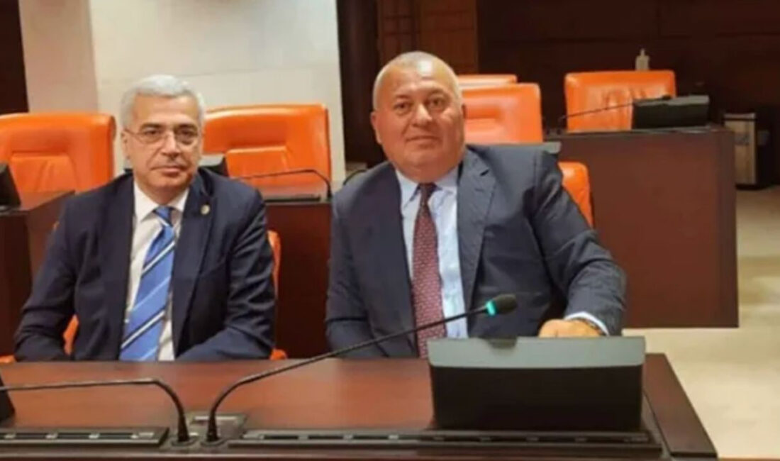 Demokrat Parti'den istifa eden İzmir Milletvekili Salih Uzun, İstanbul Milletvekili