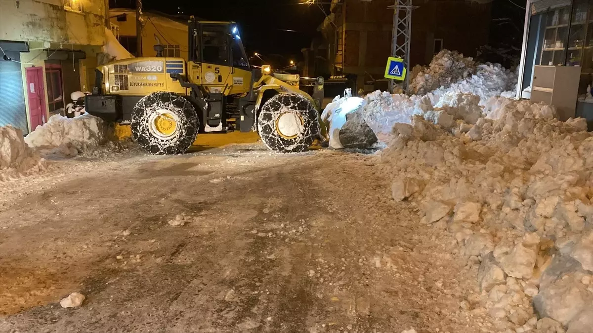 Belediye, karla mücadele için kriz masası kurarak ulaşımı sağlamak amacıyla