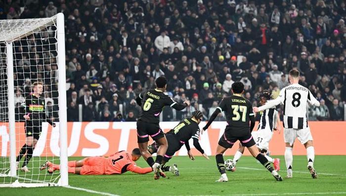 Juventus, PSV Eindhoven'ı Zor da Olsa Geçti