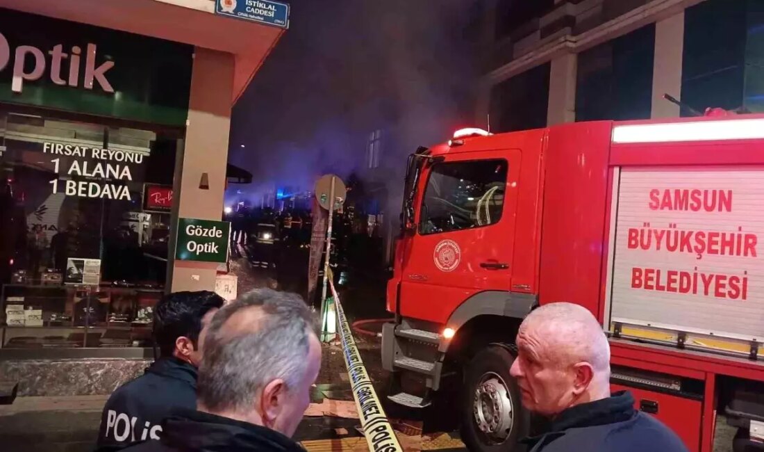 Samsun'da bir çiçekçi dükkanında çıkan yangın, büyük maddi hasara yol
