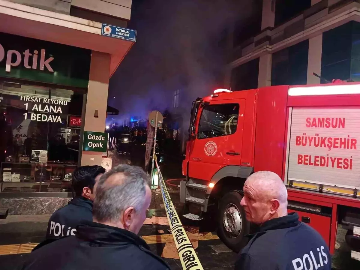 Samsun'da bir çiçekçi dükkanında çıkan yangın, büyük maddi hasara yol
