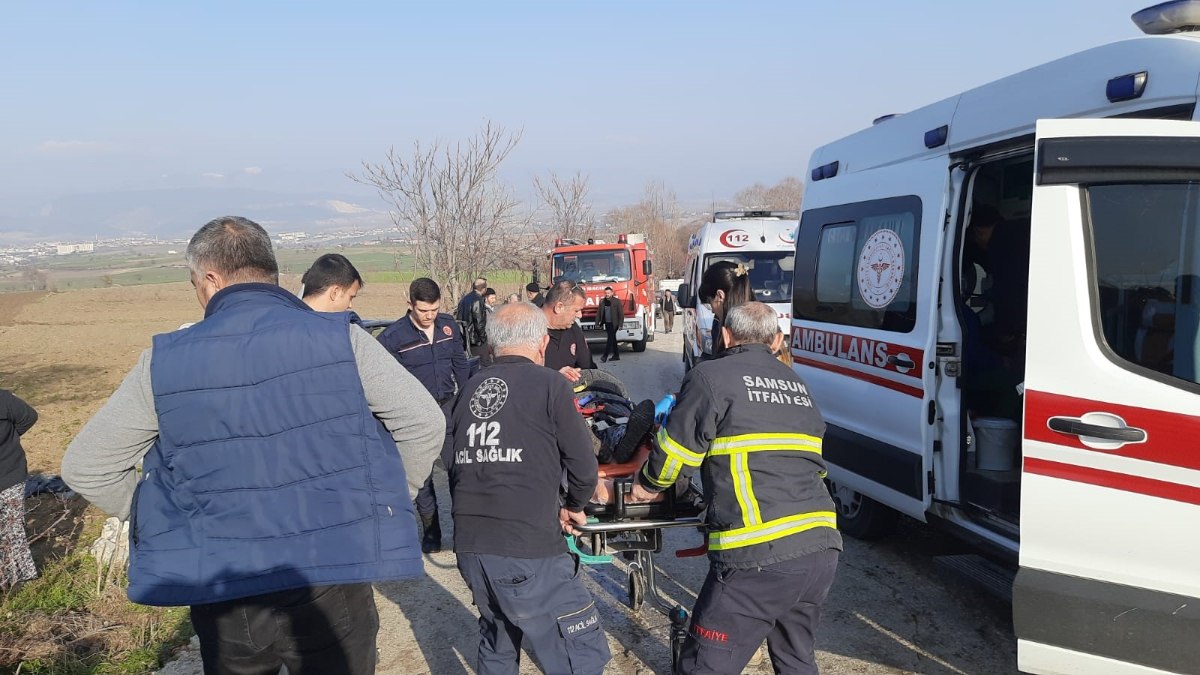 Samsun'da meydana gelen kafa kafaya çarpışma sonucunda 10 kişi yaralandı.