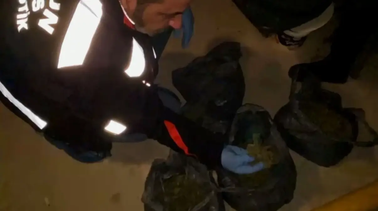 Samsun'da gerçekleştirilen uyuşturucu ve mühimmat operasyonunda 3,5 kilo esrar ele