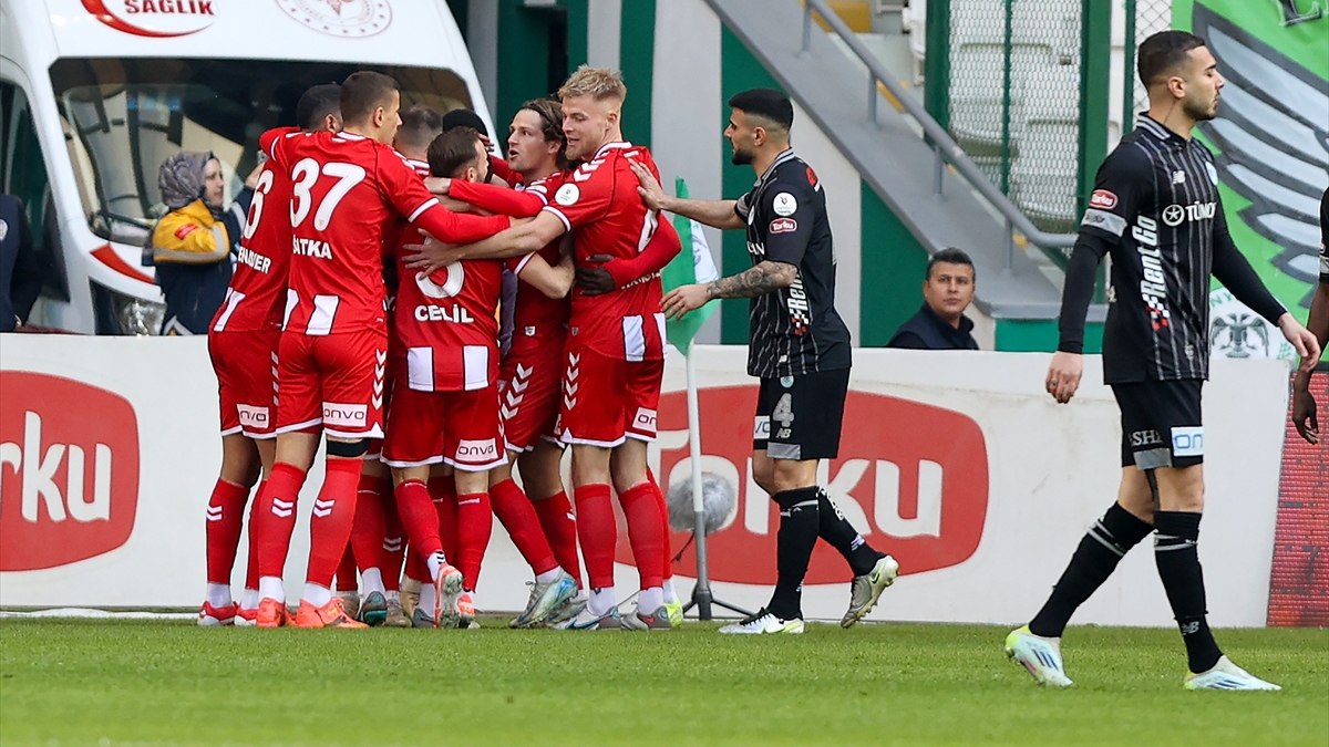 Muhteşem Lig'in 24. haftasında Samsunspor, deplasmanda Konyaspor'u 1-0'lık skorla mağlup
