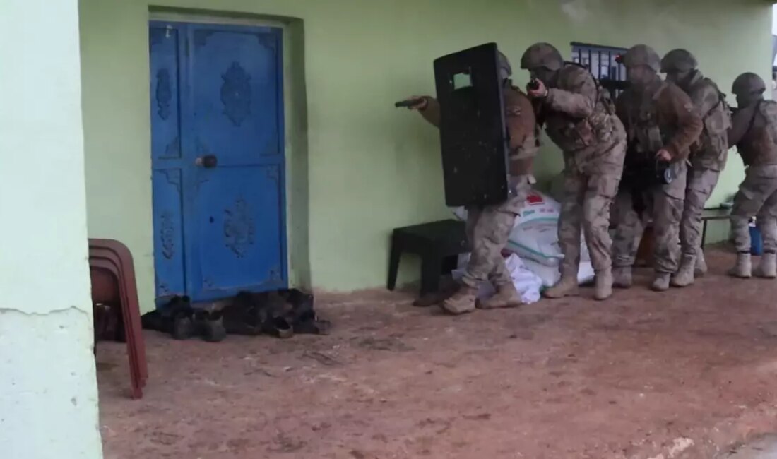 Şanlıurfa merkezli düzenlenen PKK'ya yönelik operasyonda 7 kişi gözaltına alındı.