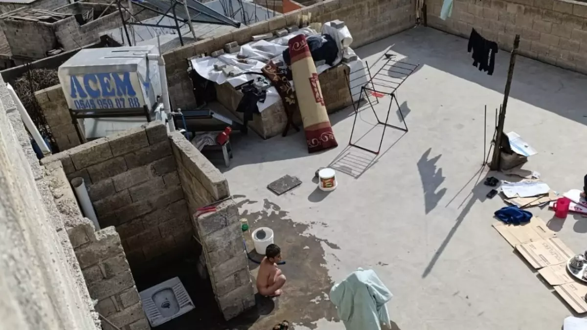 Şanlıurfa'da, tuvaletlerini altlarına yaptıkları gerekçesiyle 5 ve 7 yaşındaki iki