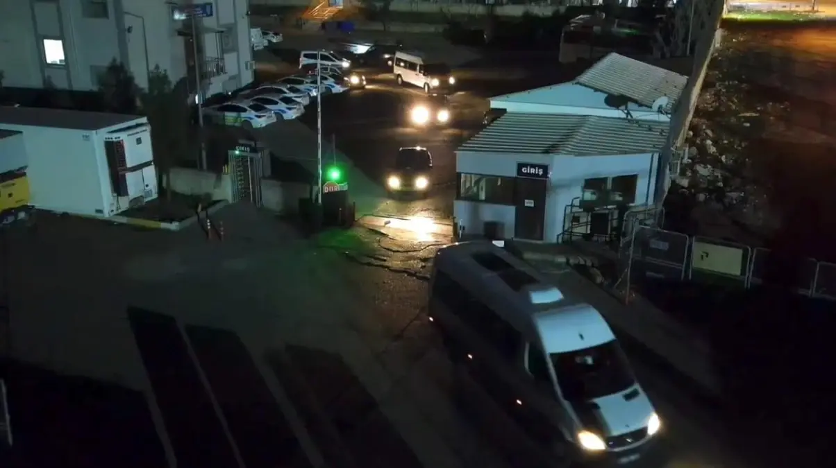 Şanlıurfa merkezli operasyonda 12 zanlıdan 10'u gözaltına alındı. Soruşturma sürüyor.