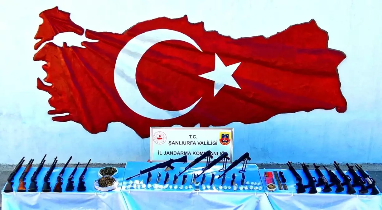 Jandarma, dronlu operasyonda silah, uyuşturucu ve çalıntı gereç ele geçirdi,