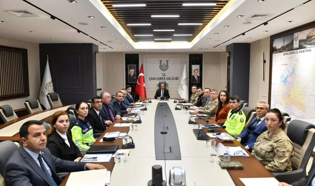 Şanlıurfa'da düzenlenen okul güvenliği toplantısında, öğrencilerin güvenliğinin artırılması ve eğitim
