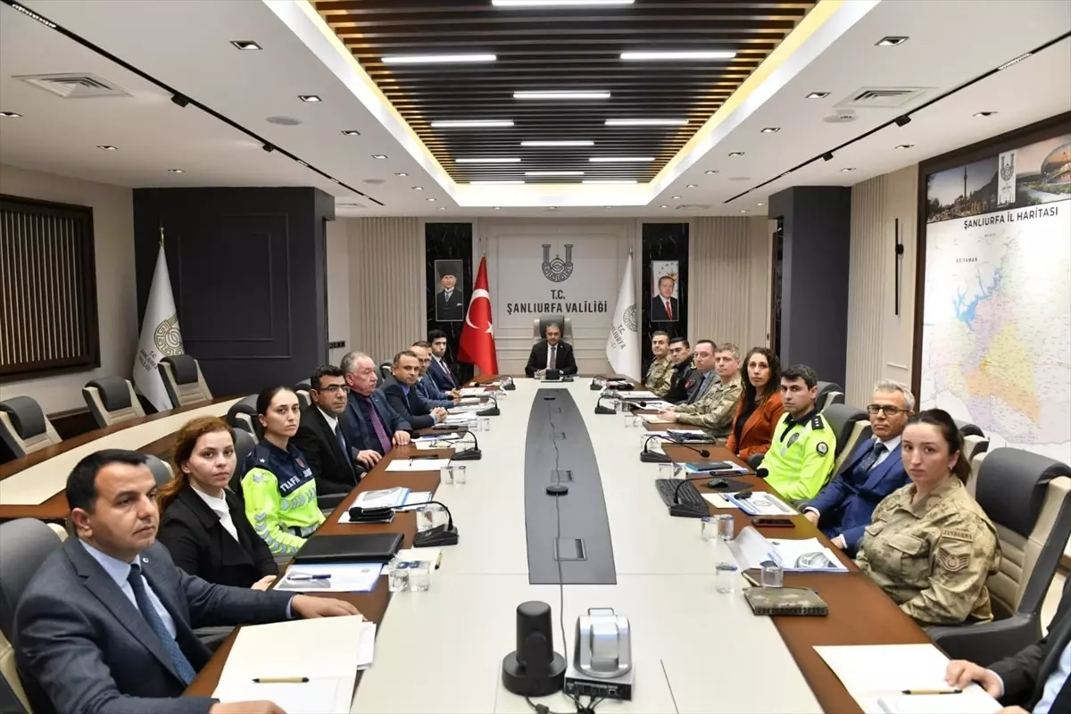 Şanlıurfa'da düzenlenen okul güvenliği toplantısında, öğrencilerin güvenliğinin artırılması ve eğitim