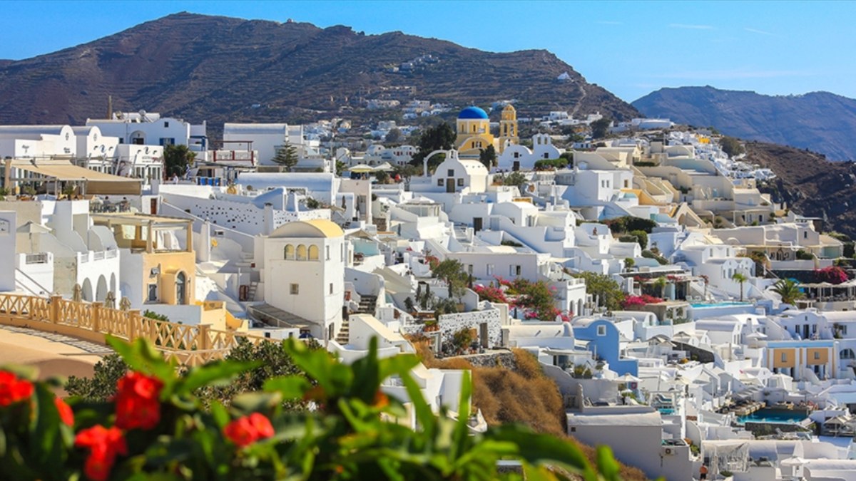 Santorini Adası'ndaki artan sismik hareketlilik, bölge halkı ve turistler için