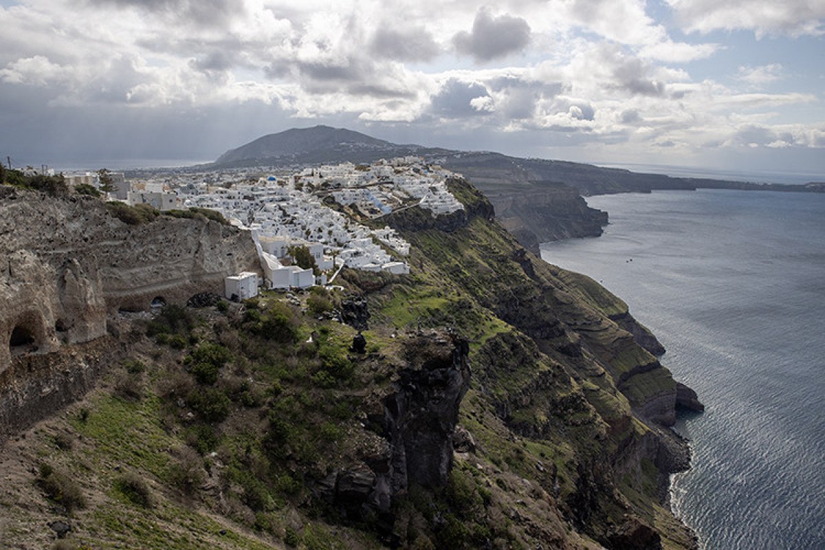 Yunanistan'ın Santorini Adası Deprem Felaketiyle Sarsılıyor