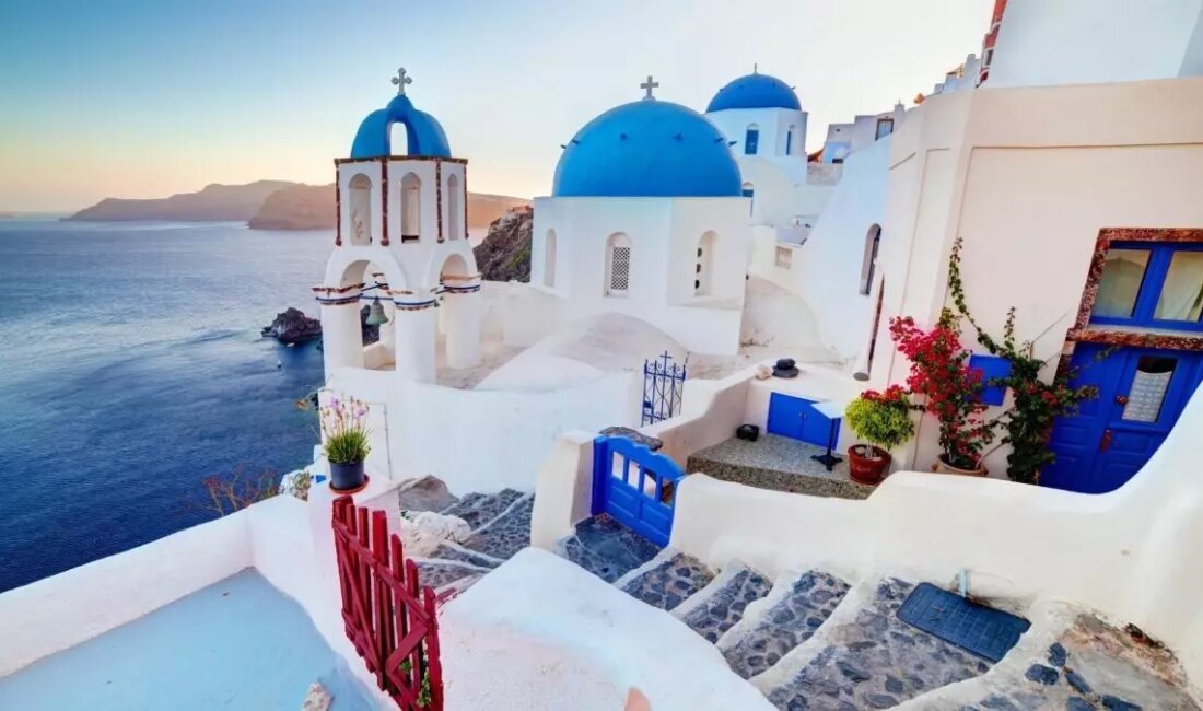 Santorini Adası'nda meydana gelen sismik hareketlilik nedeniyle eğitime ara verildi.