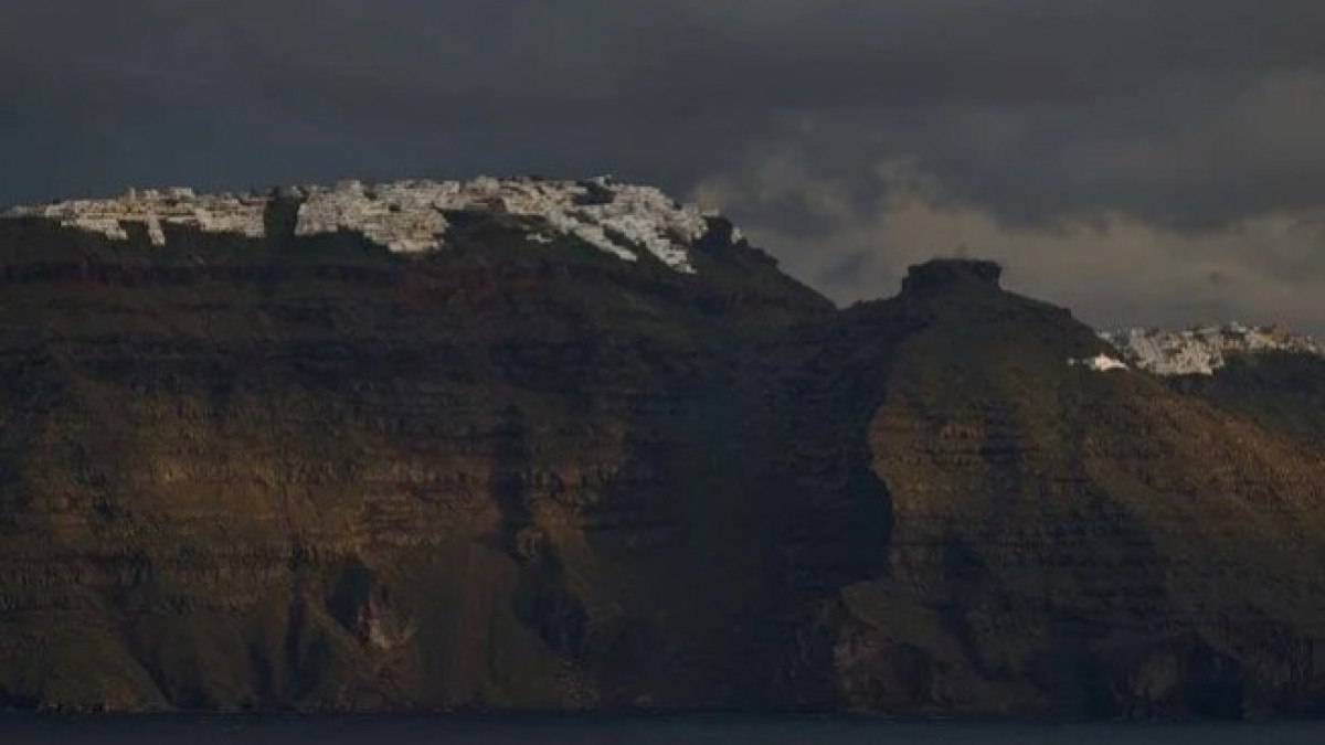 Santorini'de Kaçak İnşaat Skandalı ve Ekolojik Tehditler