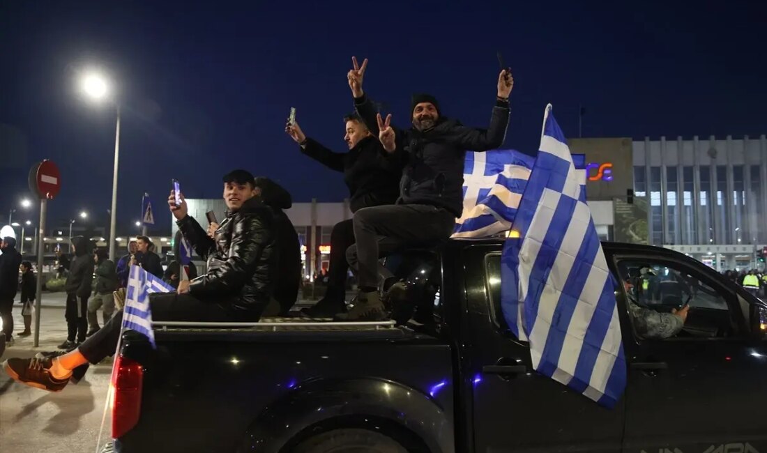 Çiftçiler, üretim maliyetleri için hükümetten dayanak talep ederek Selanik'te traktörlü