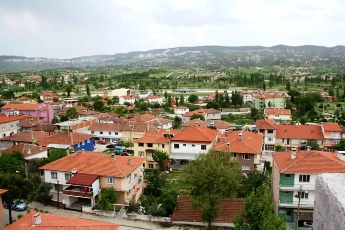 Selendi'nin 2024 yılı nüfus düşüşü ve sebeplerini keşfedin. Ekonomik, sosyal