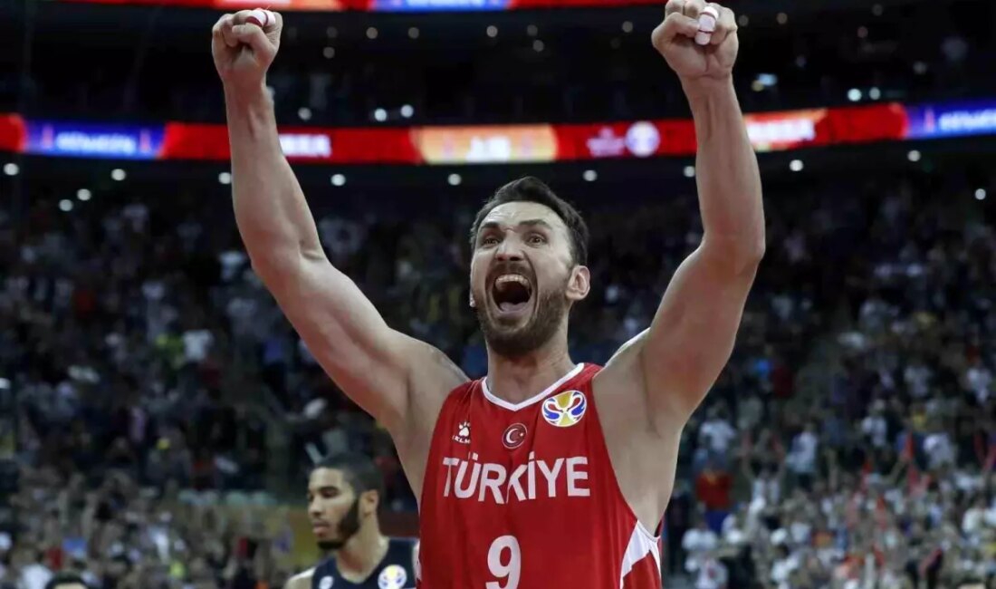 Semih Erden, Türk basketbolunun önemli isimlerinden biri olarak kariyerine veda