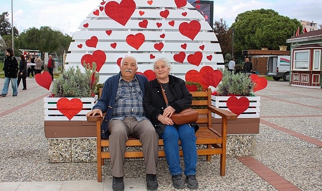 Sevgililer Günü Pazarı, Karşıyaka'da yeniden başlıyor! Sevgi dolu hediyeler, el