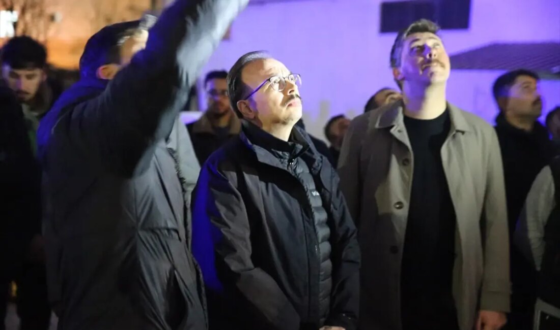 Siirt'in Kurtalan ilçesinde çıkan yangın, bölge halkında paniğe neden oldu.