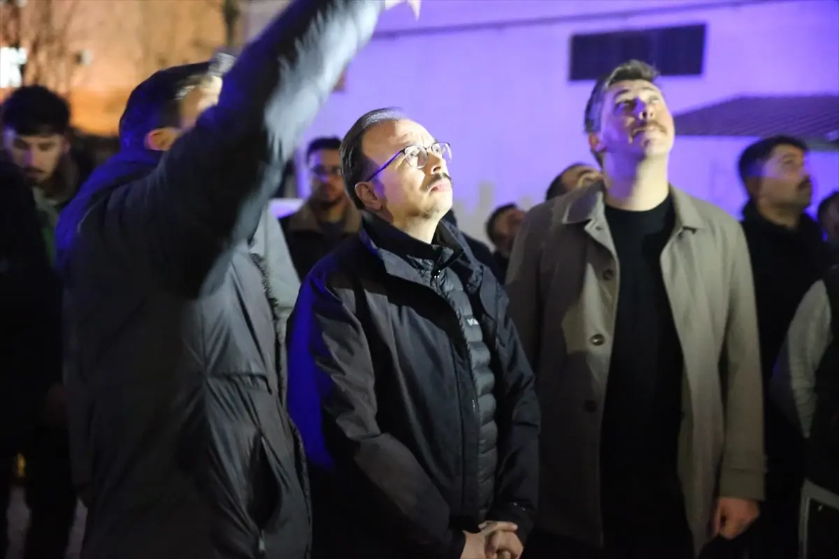 Siirt'in Kurtalan ilçesinde çıkan yangın, bölge halkında paniğe neden oldu.
