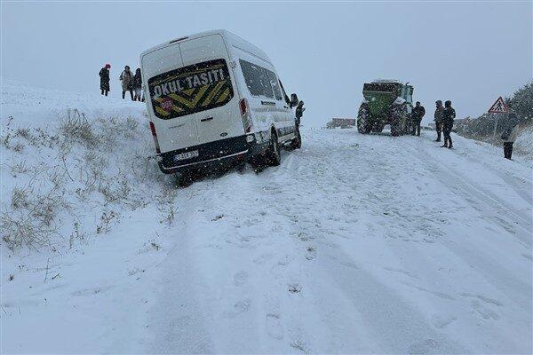 Yol Bakım ve Altyapı Koordinasyon Dairesi Başkanlığı ekipleri, sabah saatlerinde