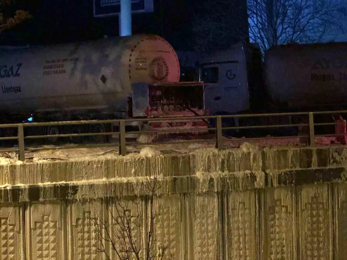 Ankara'nın Sincan ilçesinde LPG tankerinden sızıntı oluştu, Ankara-Ayaş yolu trafiğe