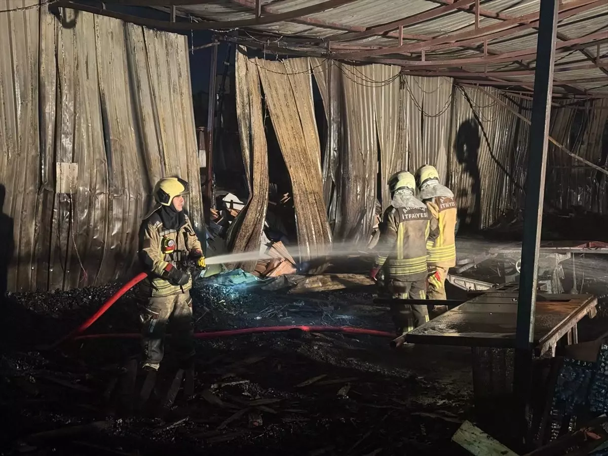 Sincan'da bulunan bir palet fabrikasında meydana gelen büyük yangın, çevredeki