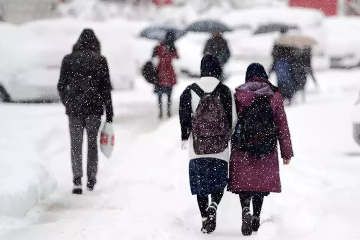 Sinop ve Kastamonu'da tesirli olan kar yağışı nedeniyle taşımalı eğitime