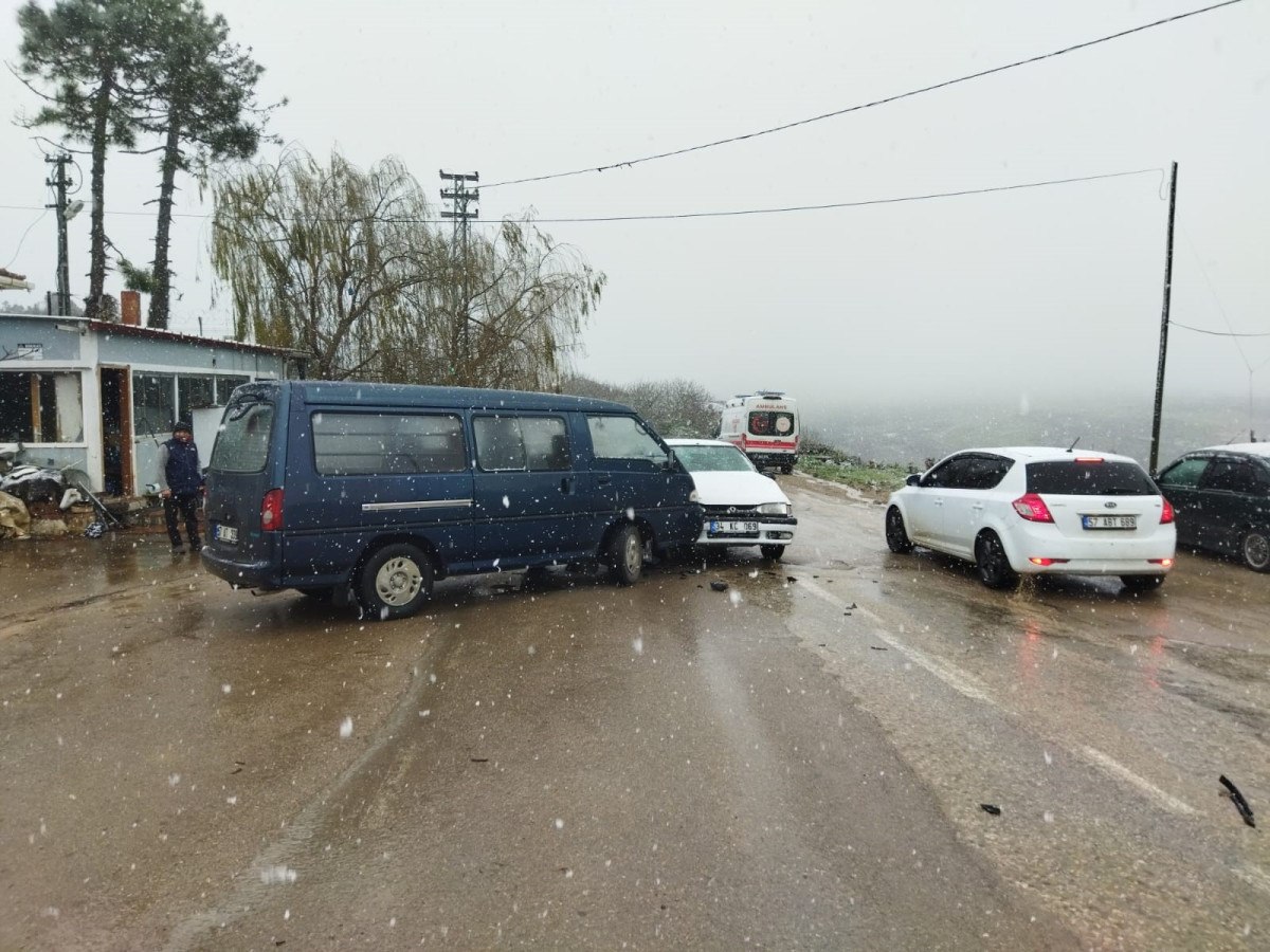 Sinop'ta Trafik Kazası: İki Çocuk Yaralandı