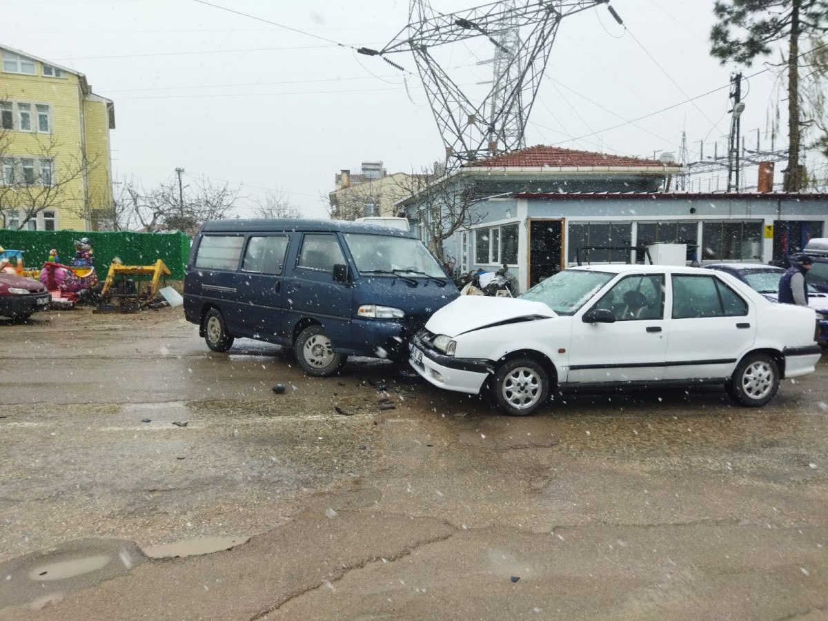 Sinop'ta Trafik Kazasında İki Çocuk Yaralandı