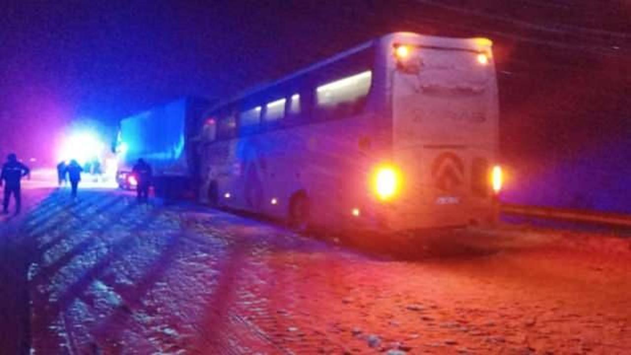 Sivas-Erzincan kara yolunda meydana gelen kazada bir yolcu otobüsü ile