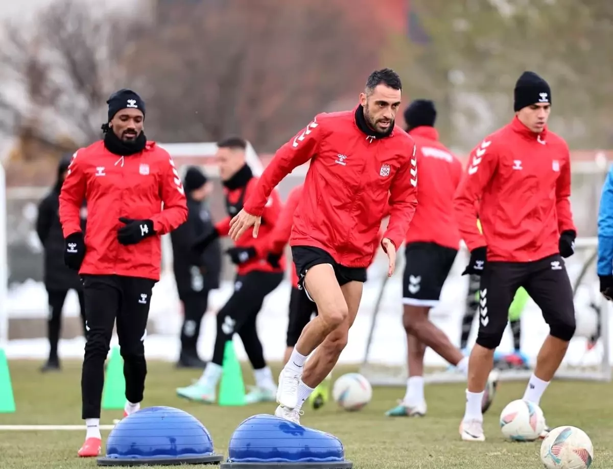 Sivasspor, Gaziantep FK maçı için hazırlıkları sürdürürken, takımın son durumu,