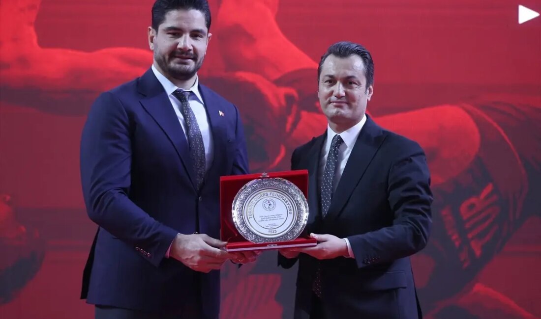 Sivas'ta düzenlenen 23 Yaş Altı Türkiye Güreş Şampiyonası'nın açılışı gerçekleştirildi.