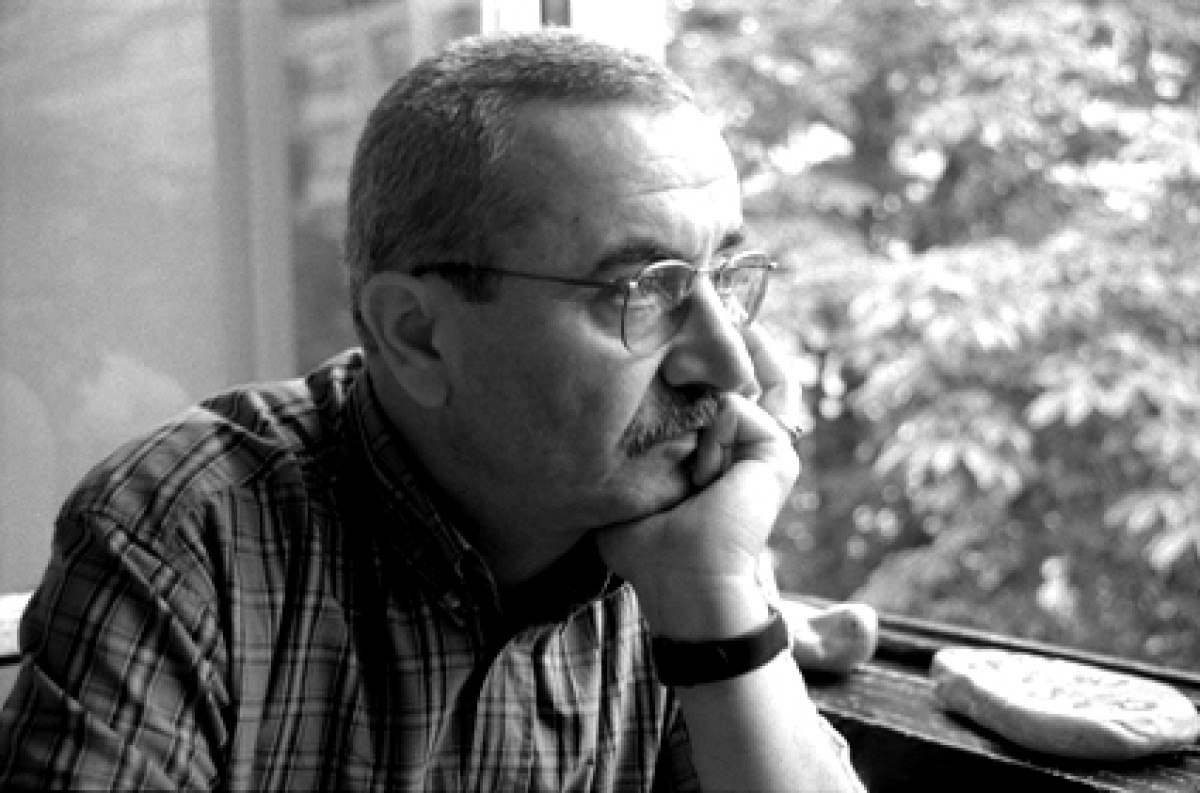 Şükrü Erbaş'ın 'Yarasaların Avlusunda' Kitabı: Şiirde Derinlik ve Zenginlik