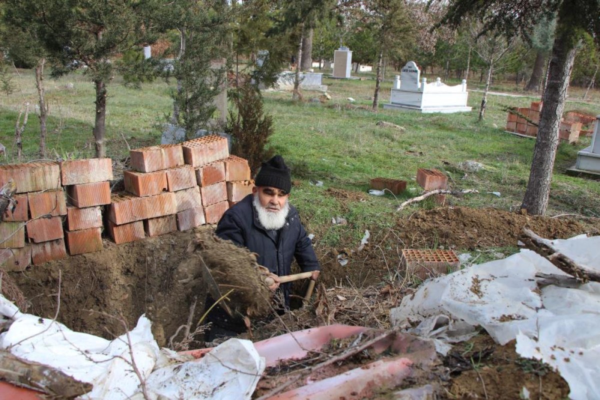 Suluova'da Çiftçinin Kendi Mezarını Kazma Hikayesi