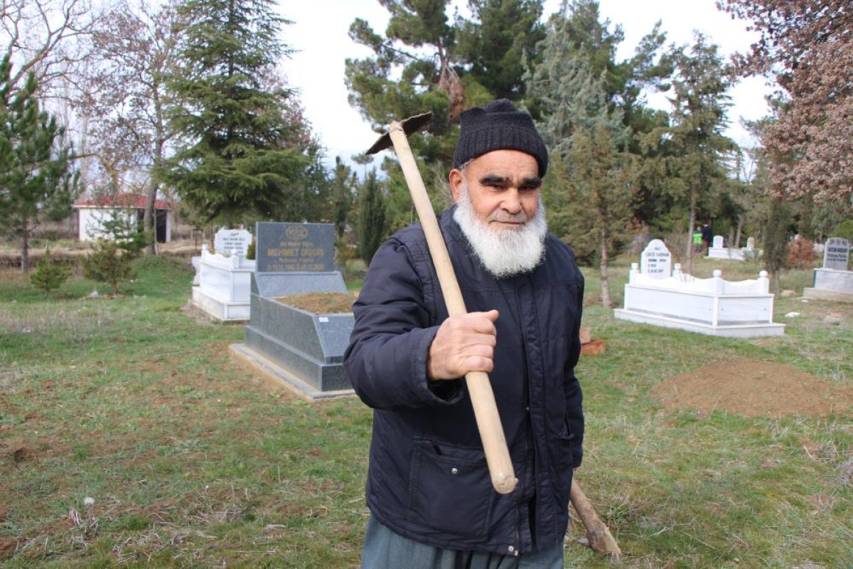 Suluova'da Çiftçinin Kendi Mezarını Kazma Hikayesi