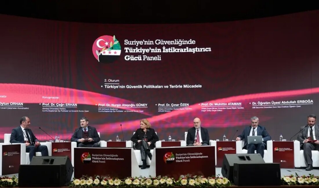 Ankara'da düzenlenen panelde Türkiye'nin Suriye siyasetleri ve güvenlik stratejileri ele