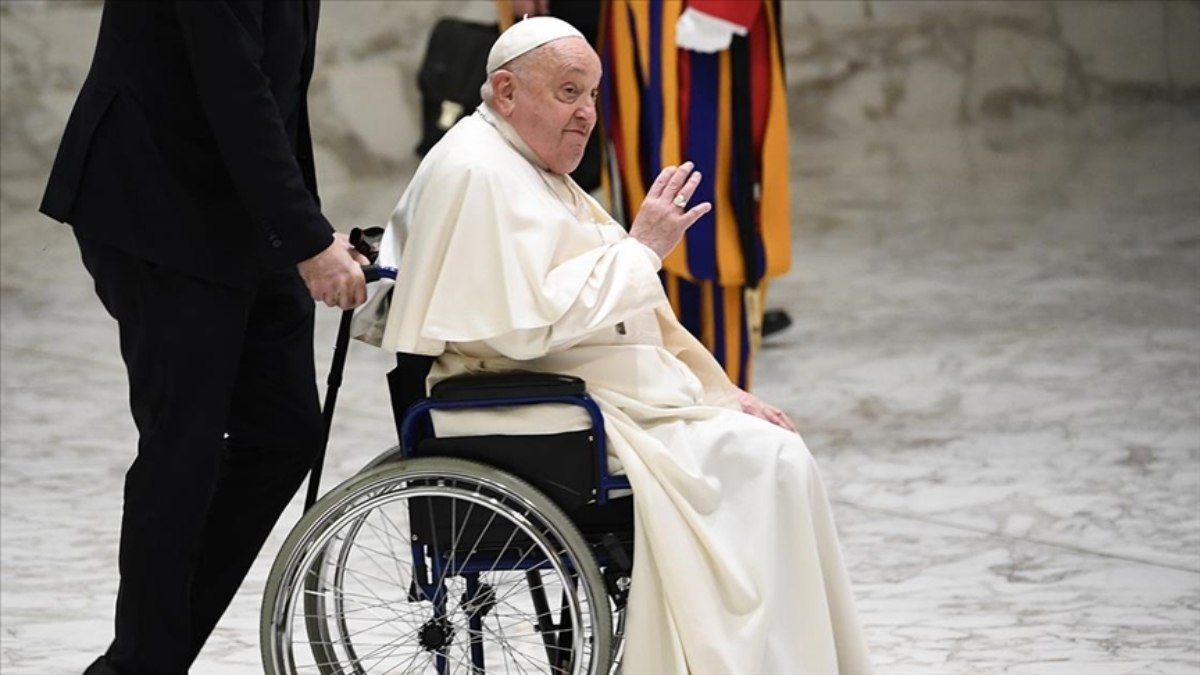 Katoliklerin ruhani lideri ve Vatikan Devlet Lideri Papa Franciscus'un büsbütün