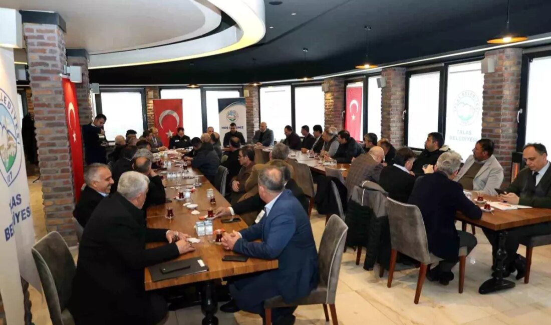 Talas Belediye Başkanı Mustafa Yalçın, muhtarlarla aylık toplantısını düzenleyerek yerel