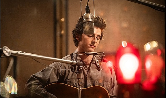 Bob Dylan'ın müzik dünyasındaki dönüşümünü keşfedin. Bu yazıda, onun efsanevi