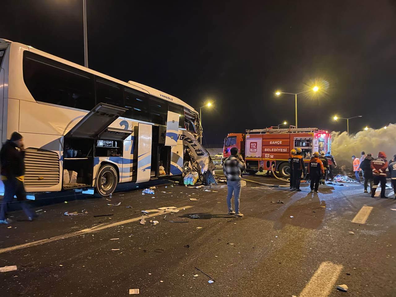 Tarsus-Adana-Gaziantep Otoyolu'nda Zincirleme Trafik Kazası