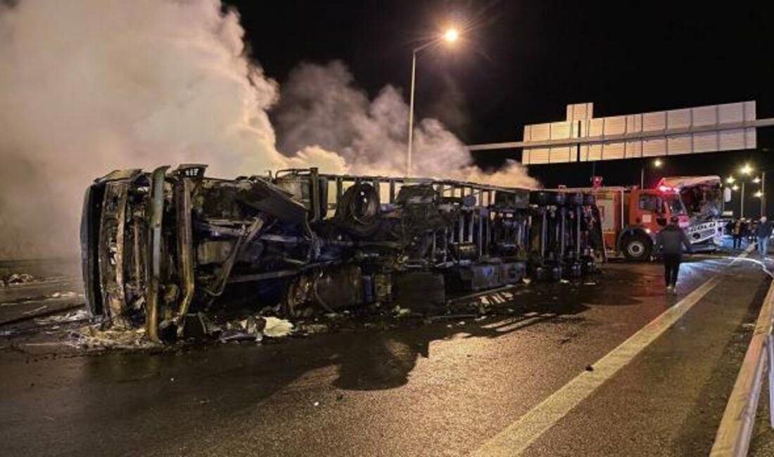 Tarsus-Adana-Gaziantep Otoyolu'nda meydana gelen zincirleme trafik kazası, yüzlerce aracın karıştığı